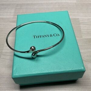 Tiffany & Co. 9.25 S. Silver teardrop Bangle Bracelet